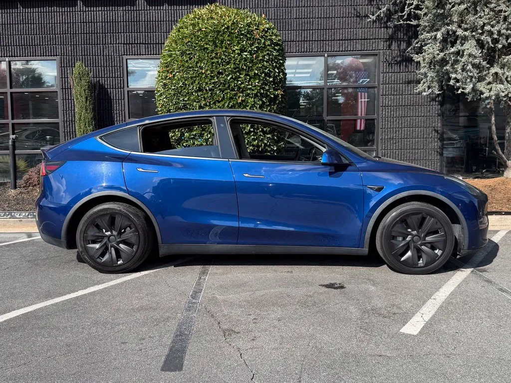 Tesla Model Y photo 21