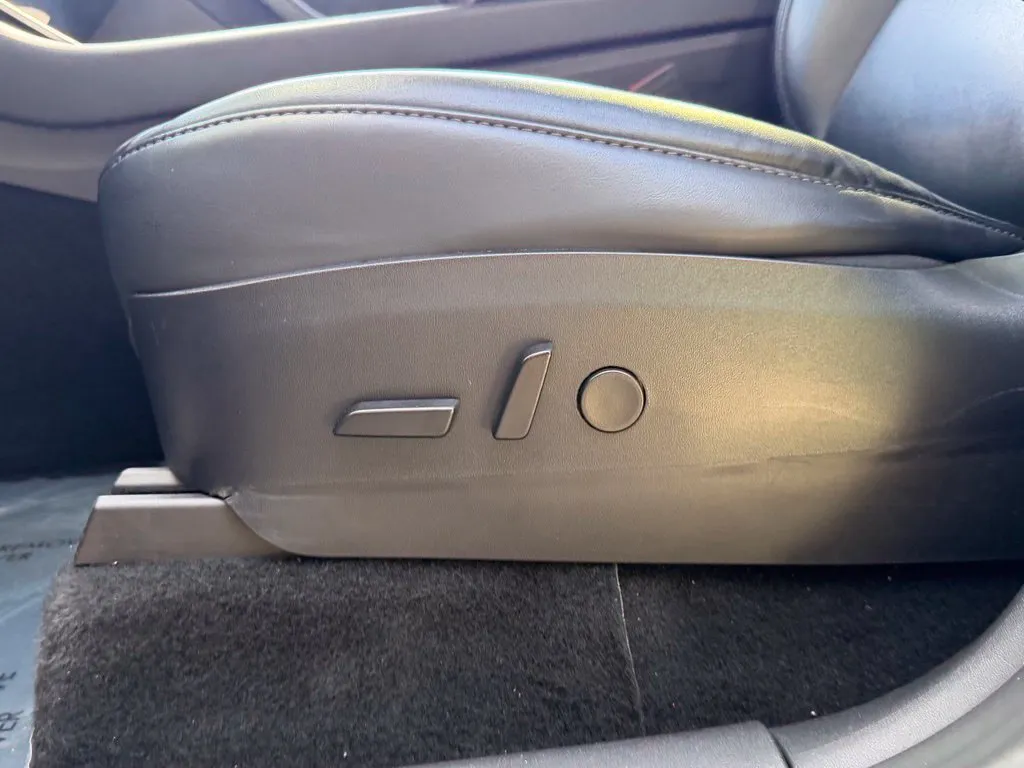 Tesla Model Y photo 27