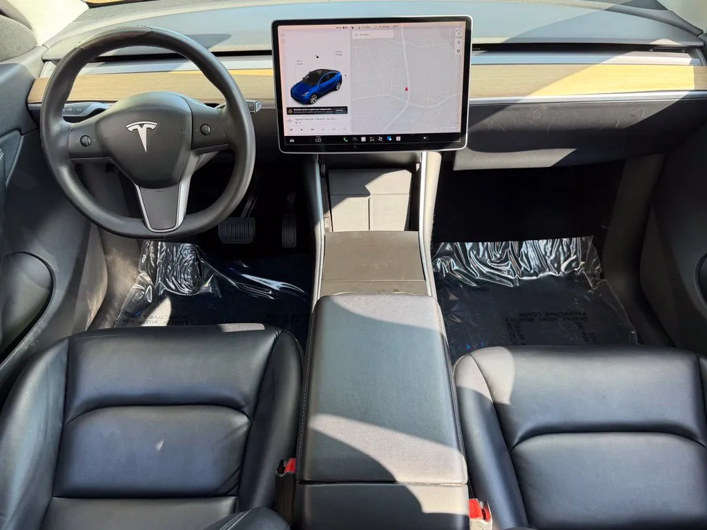 Tesla Model Y photo 40