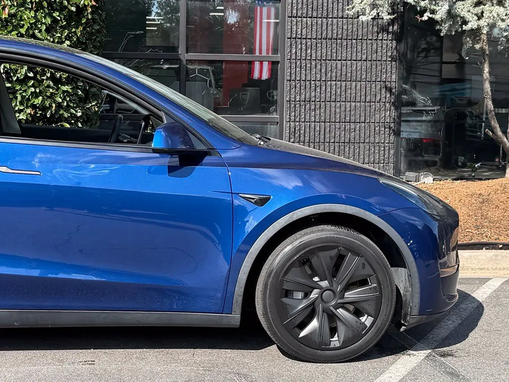 Tesla Model Y photo 23