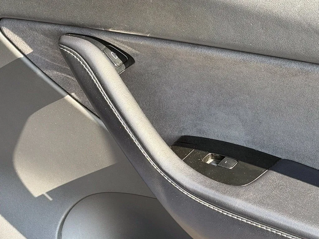 Tesla Model Y photo 37