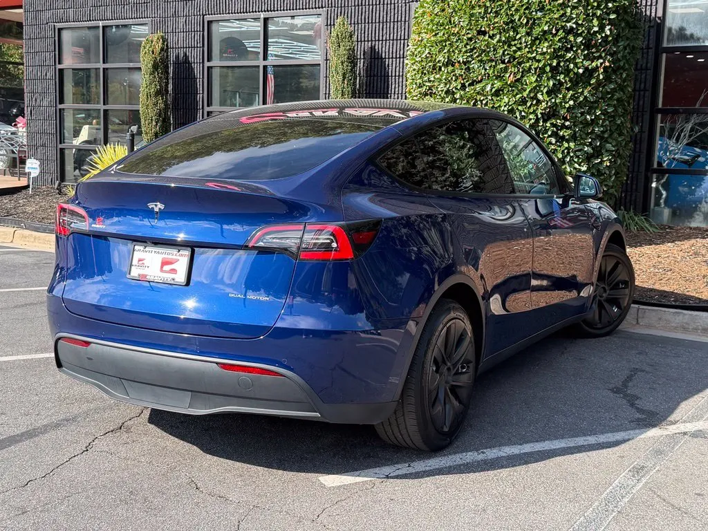 Tesla Model Y photo 12