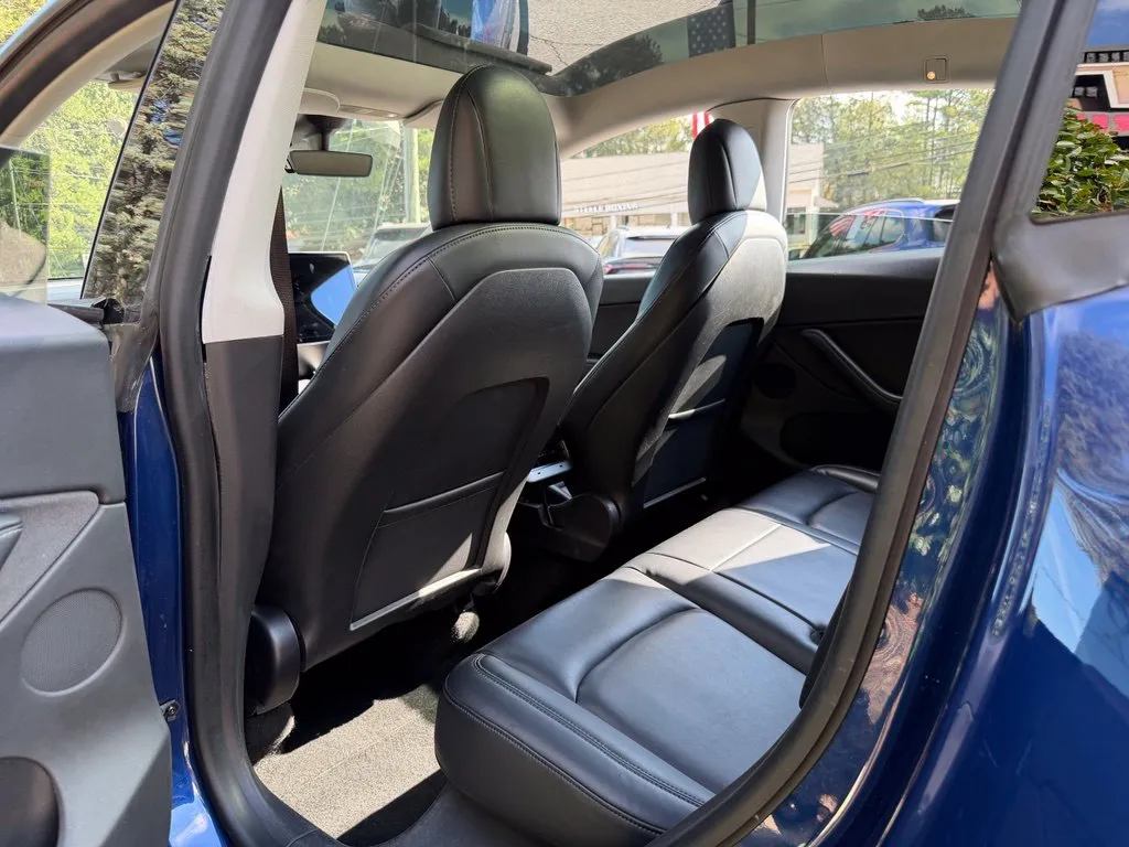 Tesla Model Y photo 30