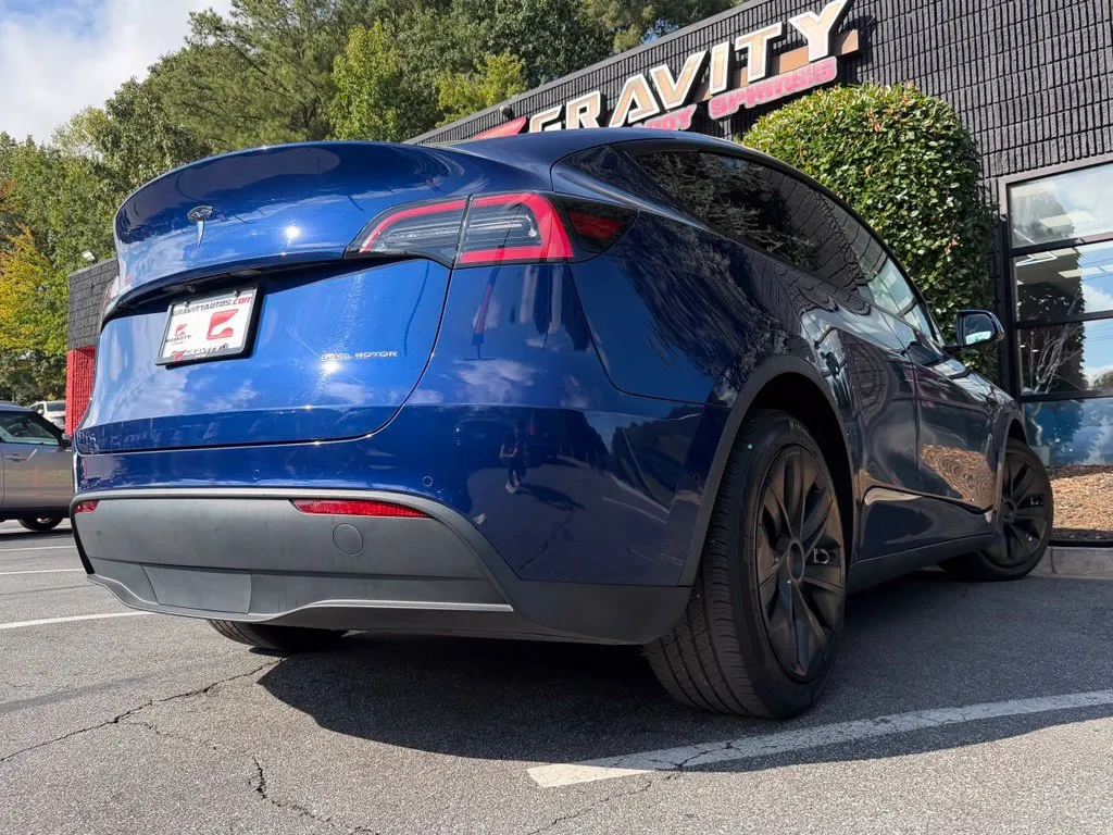 Tesla Model Y photo 13