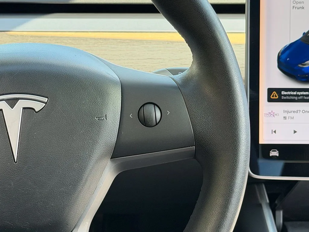 Tesla Model Y photo 45