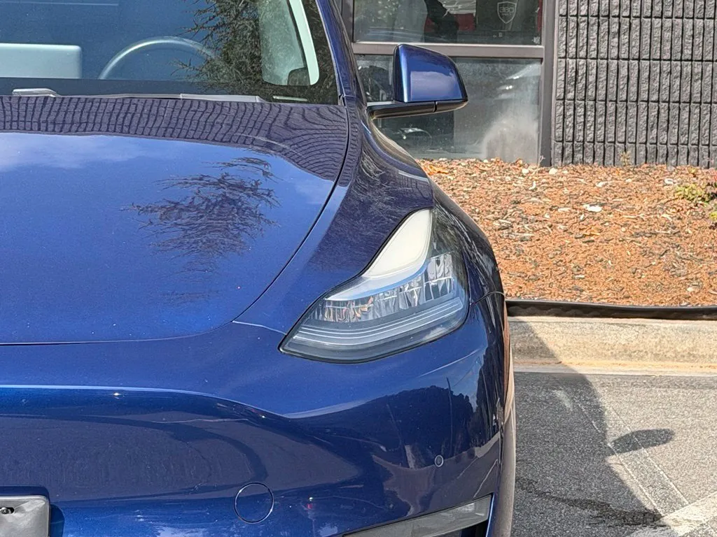 Tesla Model Y photo 5