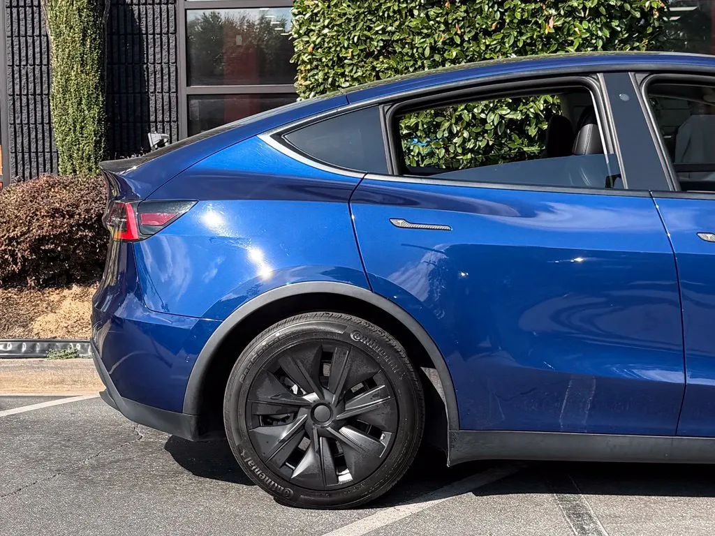 Tesla Model Y photo 22