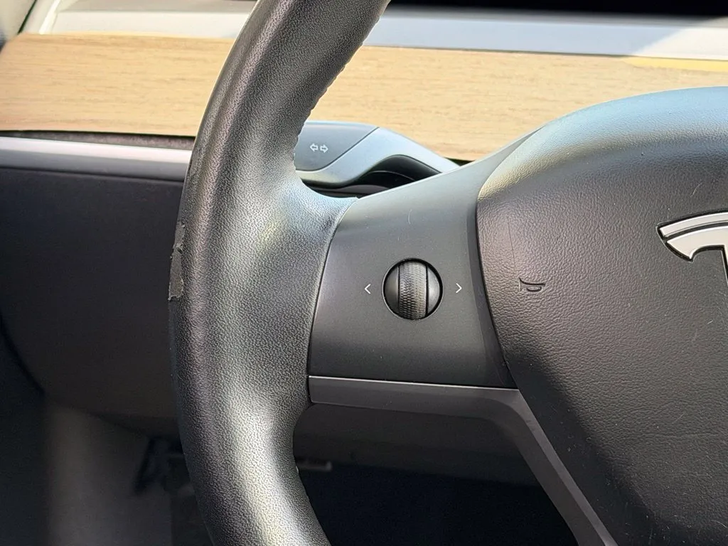 Tesla Model Y photo 44