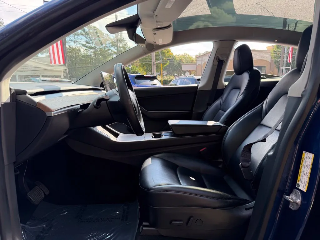 Tesla Model Y photo 25