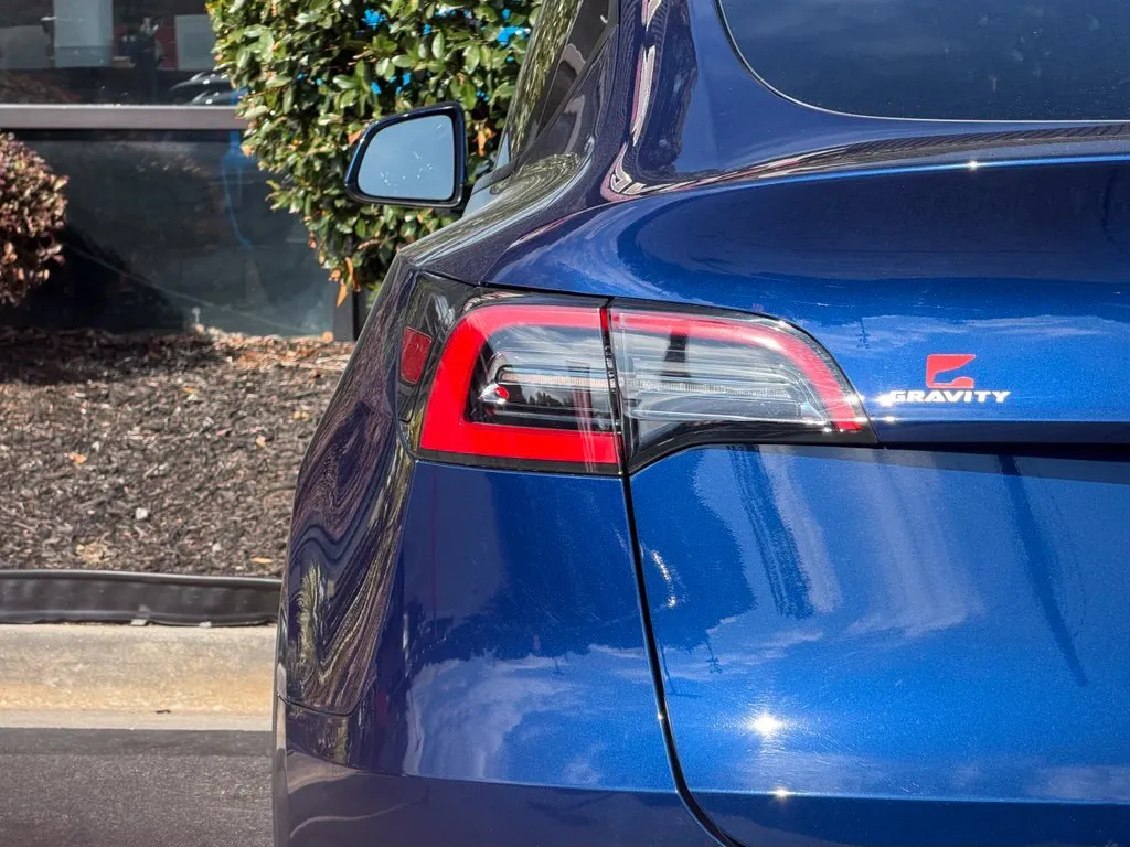 Tesla Model Y photo 15