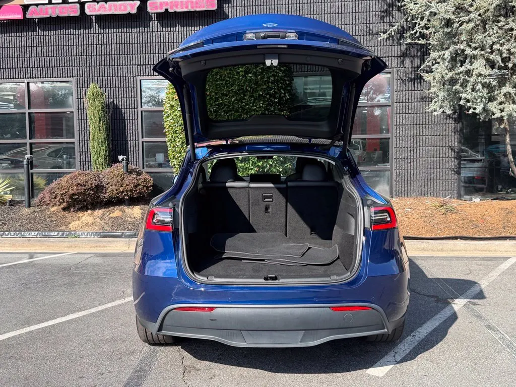 Tesla Model Y photo 17