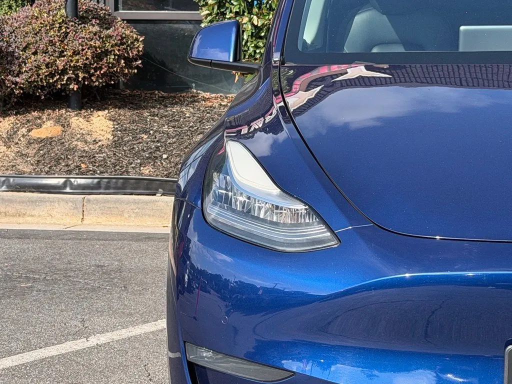 Tesla Model Y photo 4