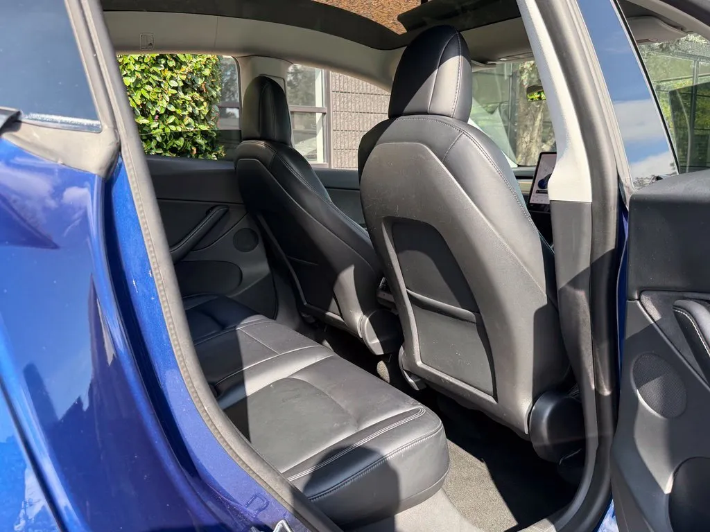 Tesla Model Y photo 38