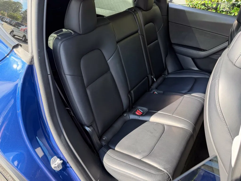 Tesla Model Y photo 39