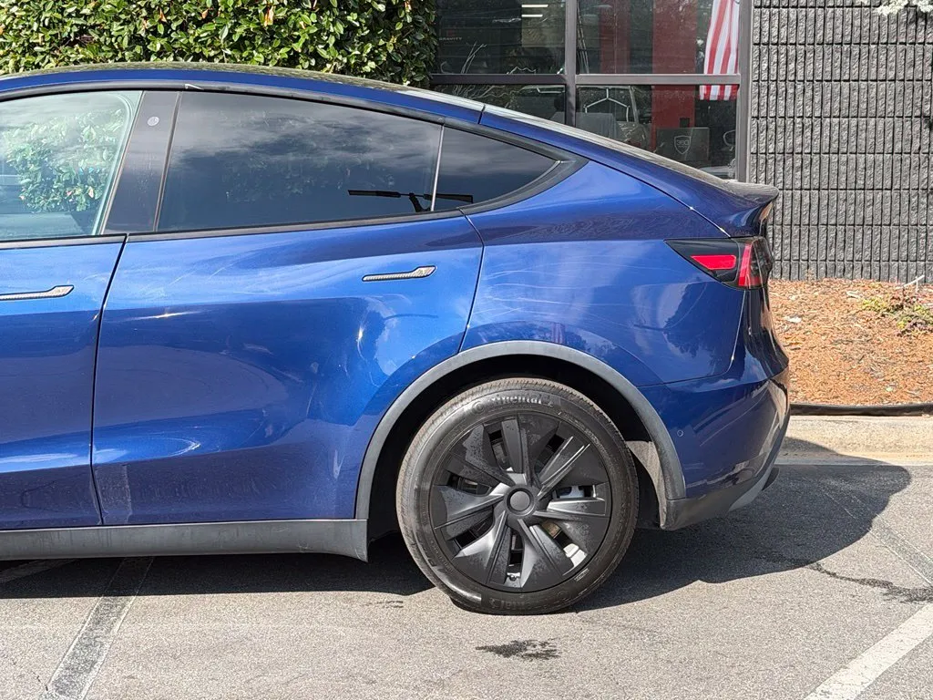 Tesla Model Y photo 11