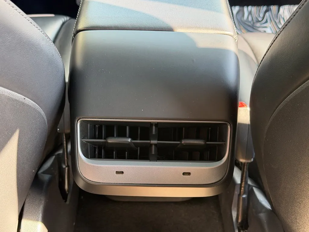 Tesla Model Y photo 46