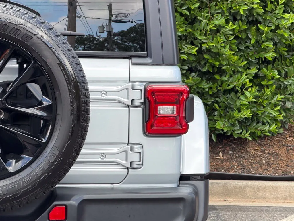Jeep Wrangler photo 16