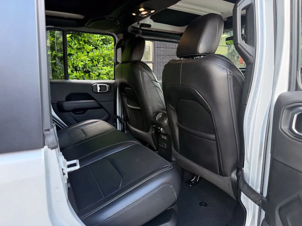 Jeep Wrangler photo 38