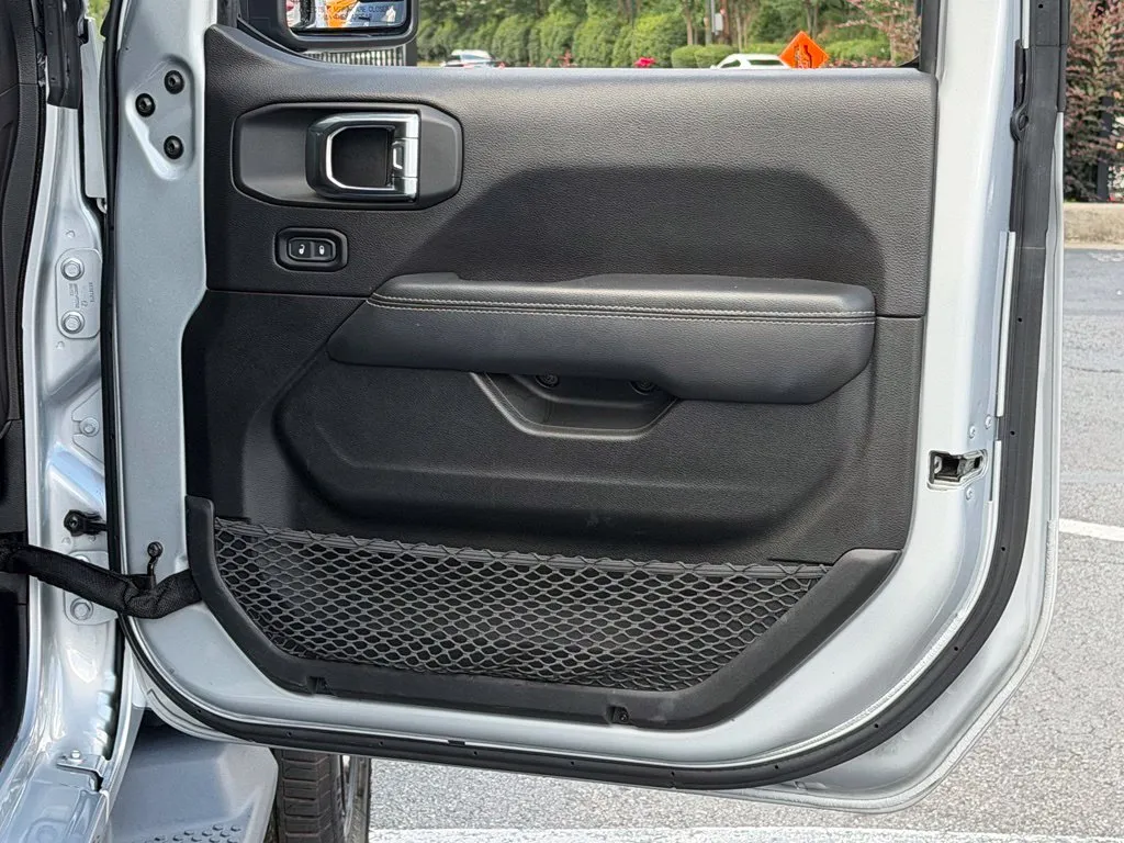 Jeep Wrangler photo 36