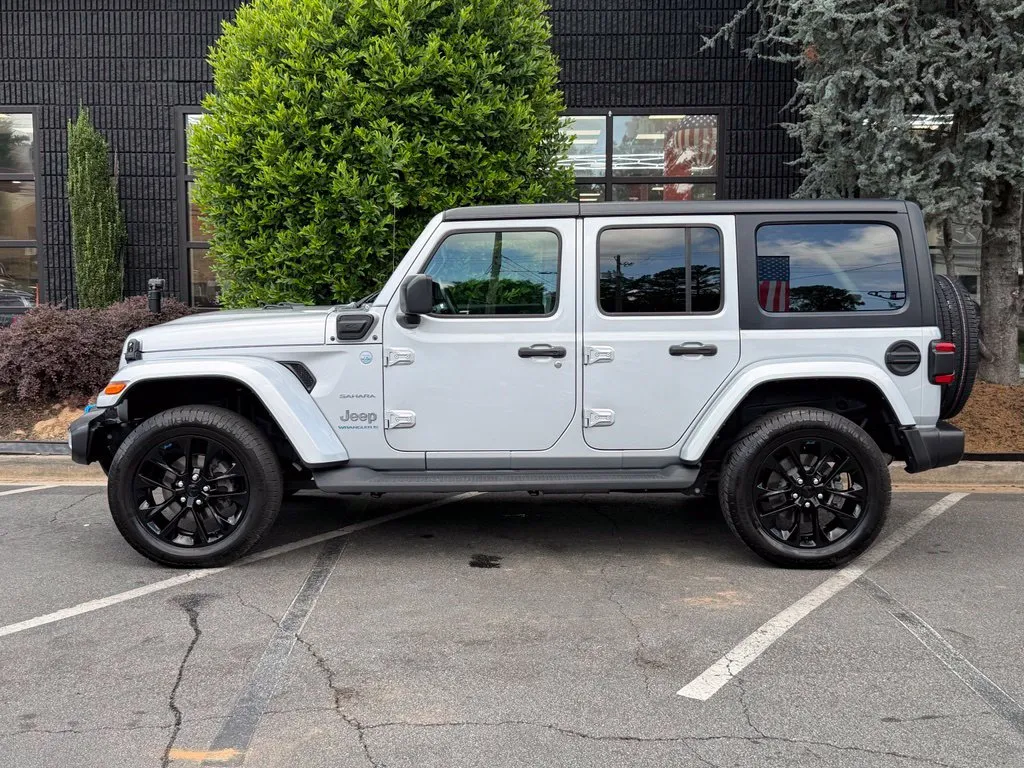 Jeep Wrangler photo 9