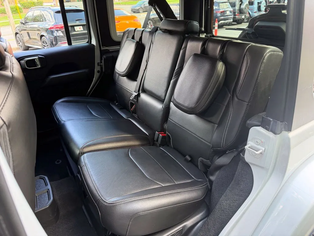 Jeep Wrangler photo 32
