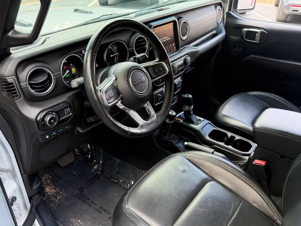 Jeep Wrangler photo 24