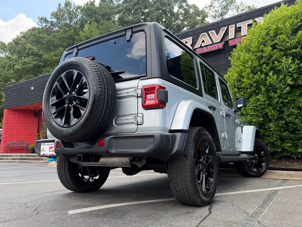 Jeep Wrangler photo 13