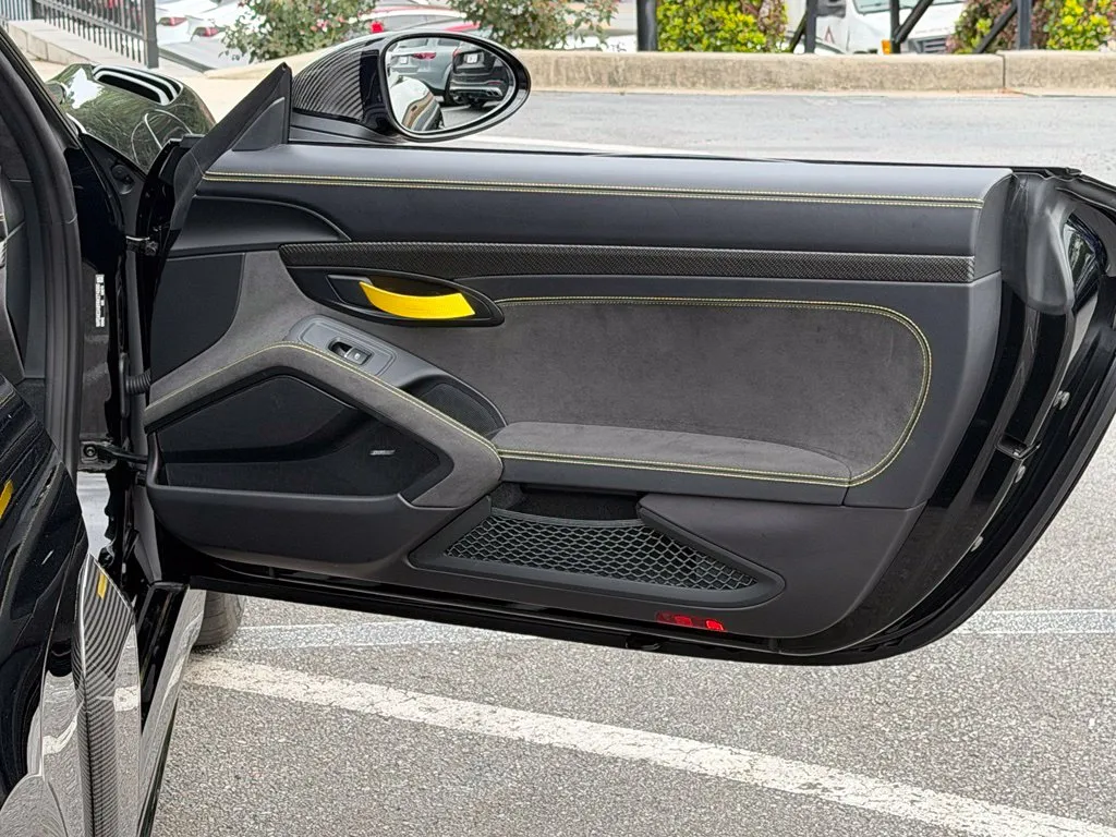 Porsche 718 Cayman photo 33