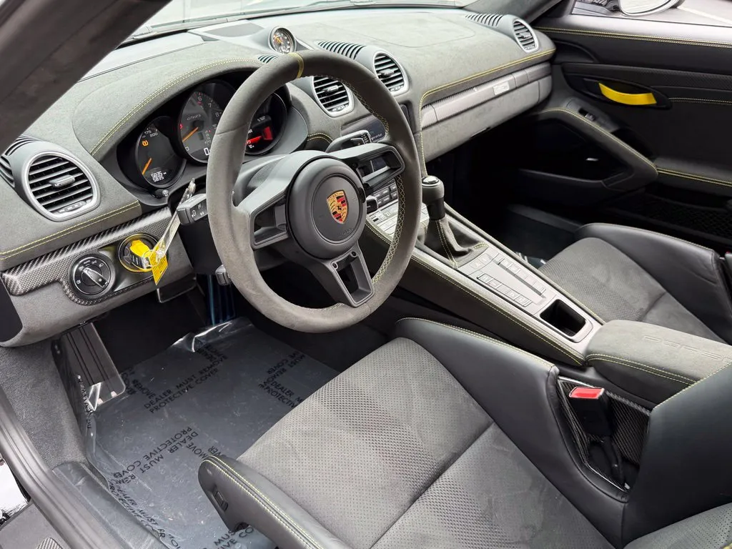 Porsche 718 Cayman photo 24