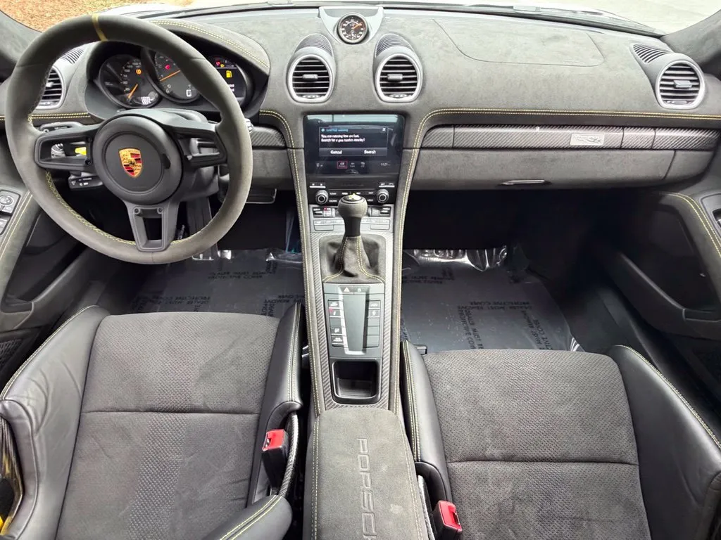 Porsche 718 Cayman photo 35