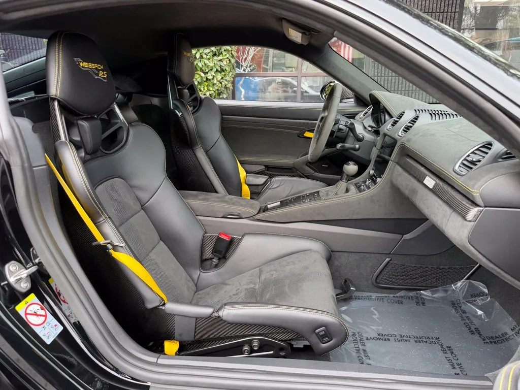 Porsche 718 Cayman photo 31