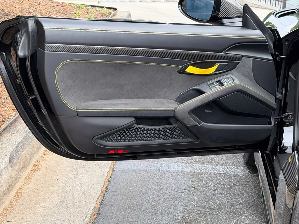 Porsche 718 Cayman photo 28