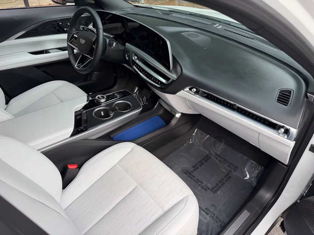 Cadillac Lyriq photo 31