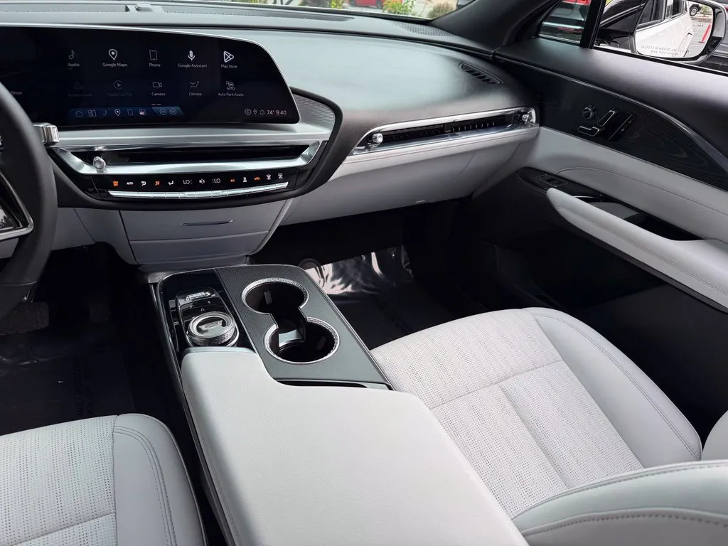 Cadillac Lyriq photo 40