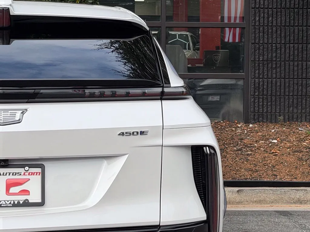 Cadillac Lyriq photo 16