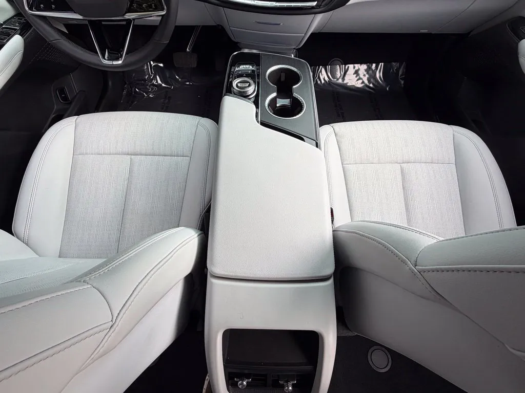 Cadillac Lyriq photo 47