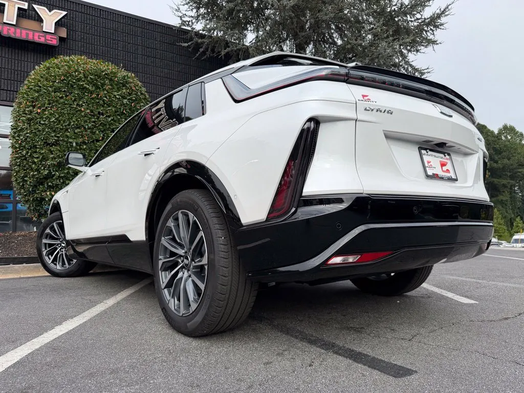 Cadillac Lyriq photo 19