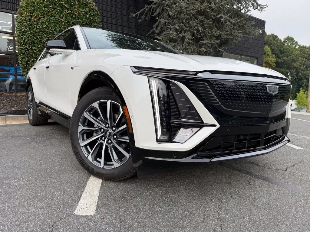 Cadillac Lyriq photo 8