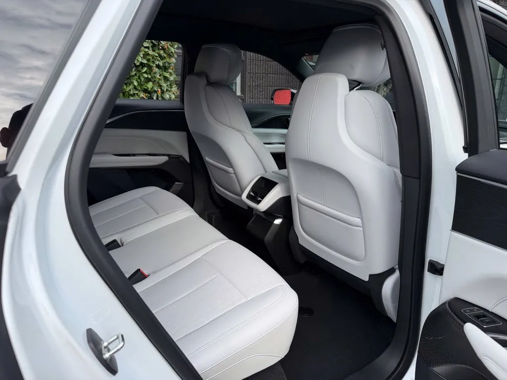 Cadillac Lyriq photo 36