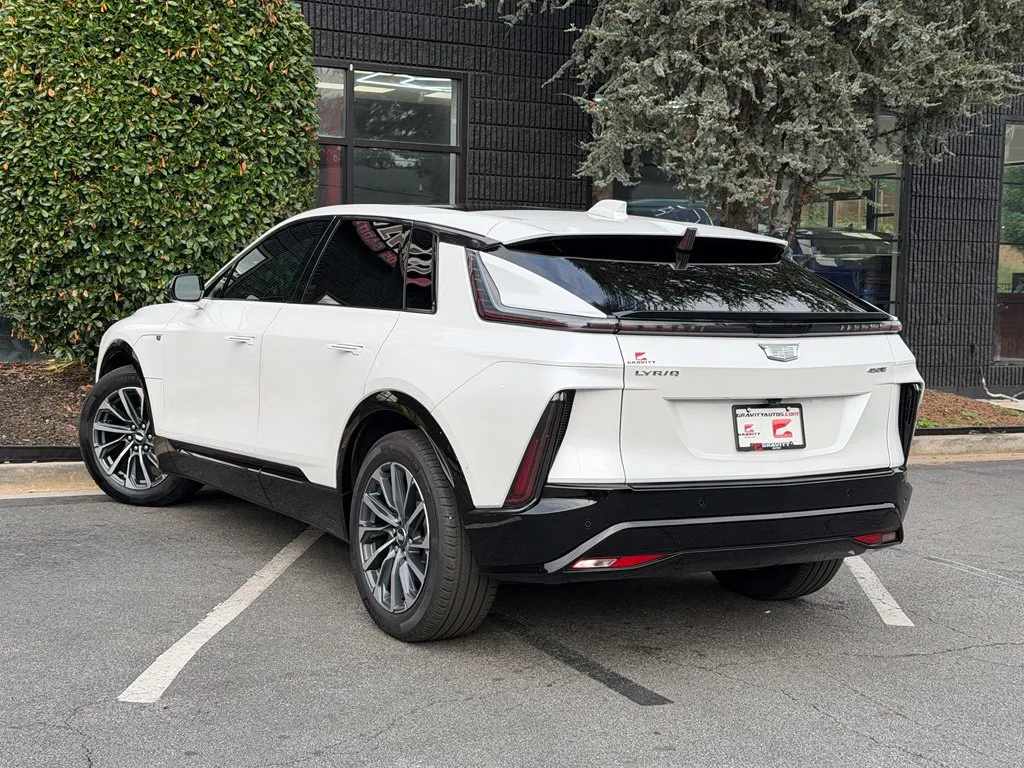 Cadillac Lyriq photo 18