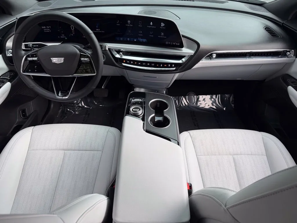 Cadillac Lyriq photo 38