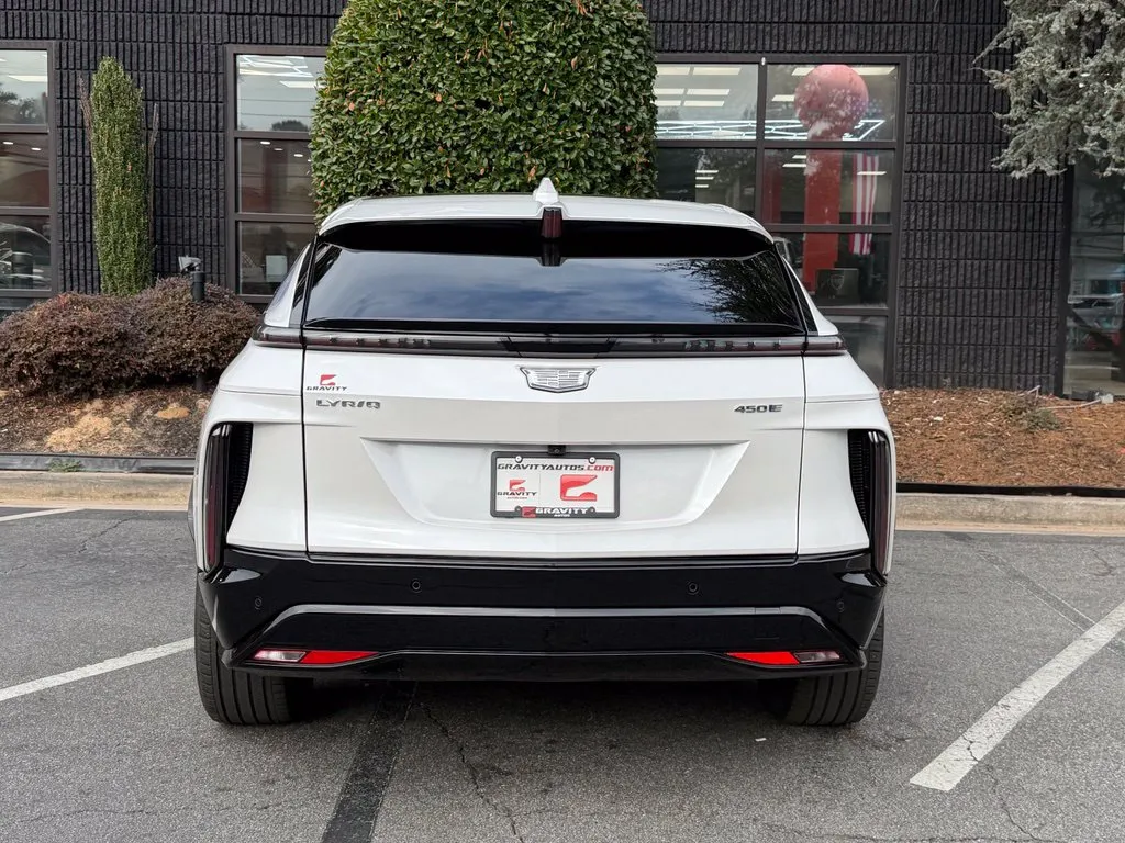 Cadillac Lyriq photo 14