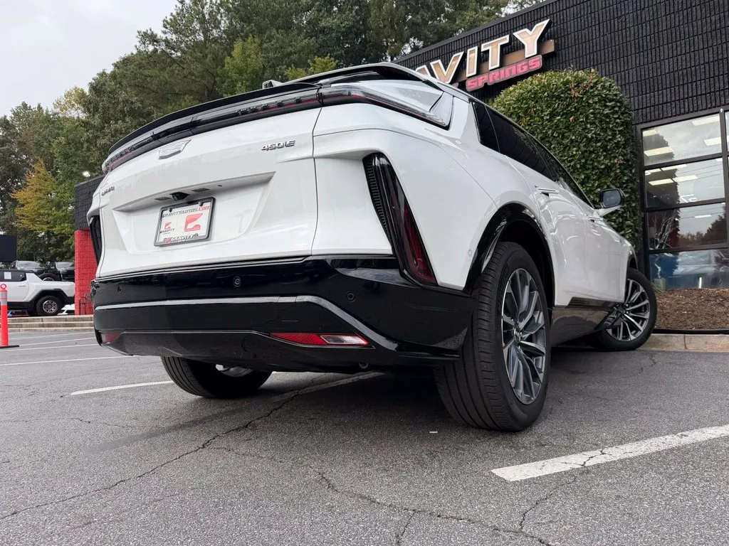 Cadillac Lyriq photo 13