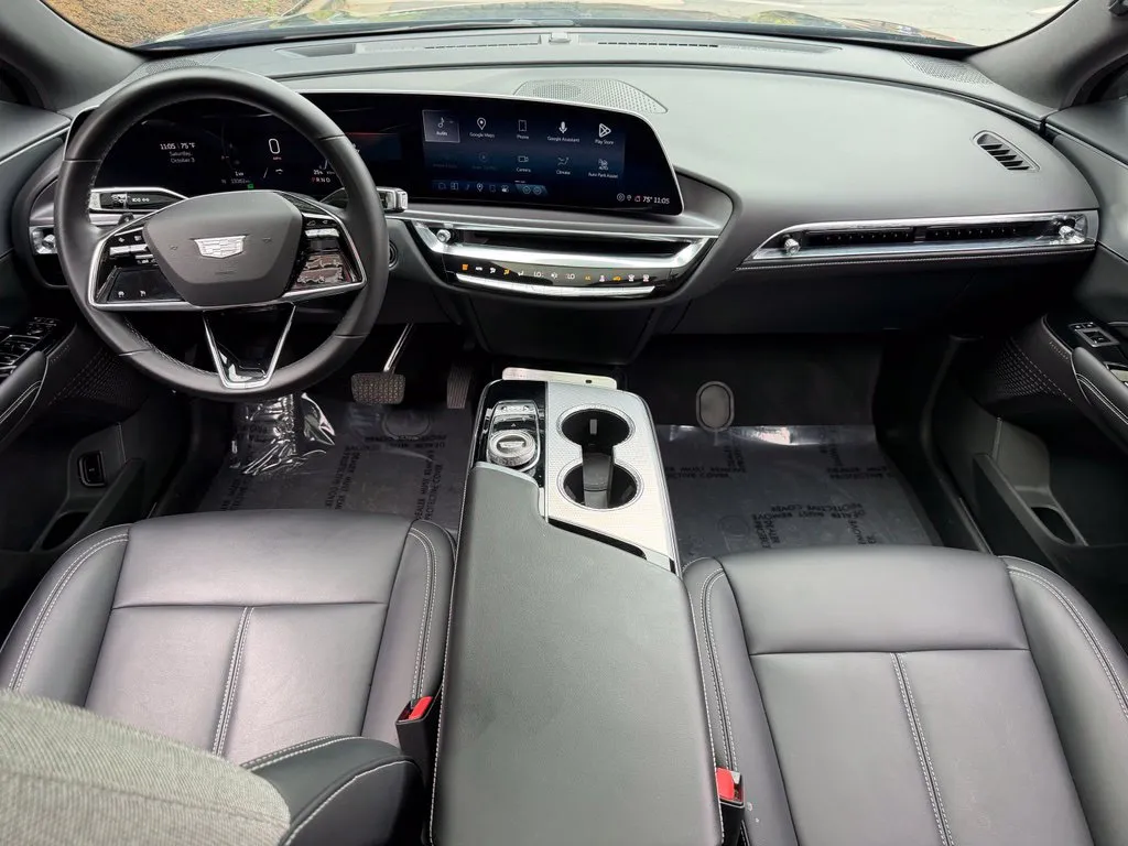 Cadillac Lyriq photo 37