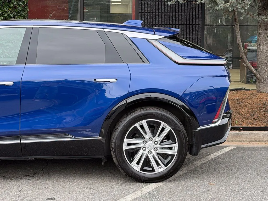 Cadillac Lyriq photo 11