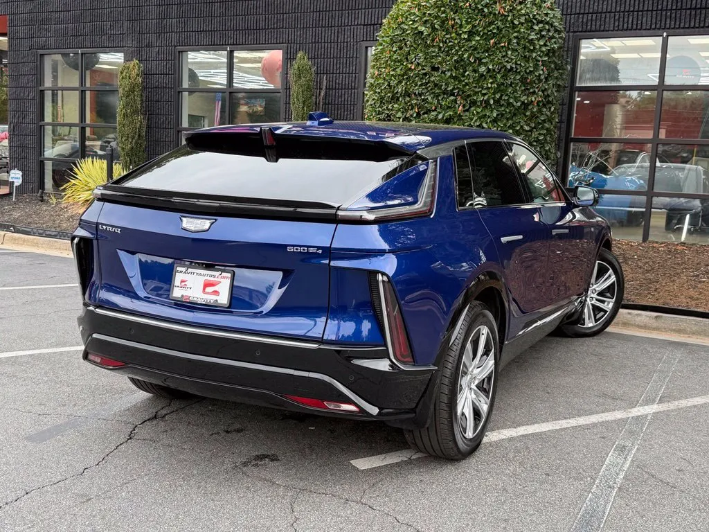 Cadillac Lyriq photo 12
