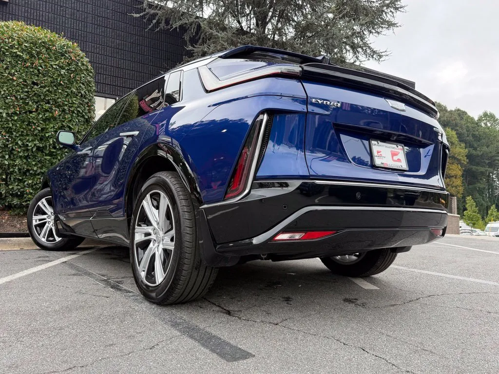 Cadillac Lyriq photo 18