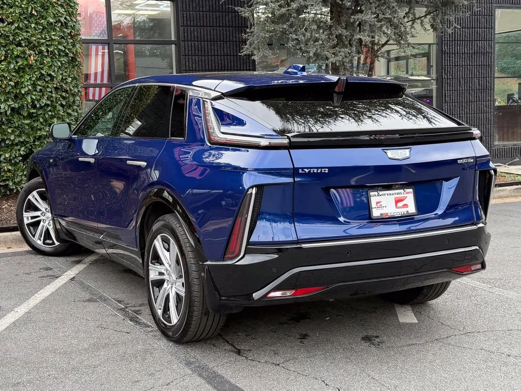 Cadillac Lyriq photo 17