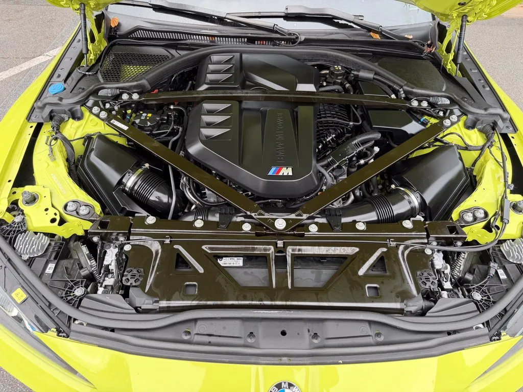 BMW M4 photo 6
