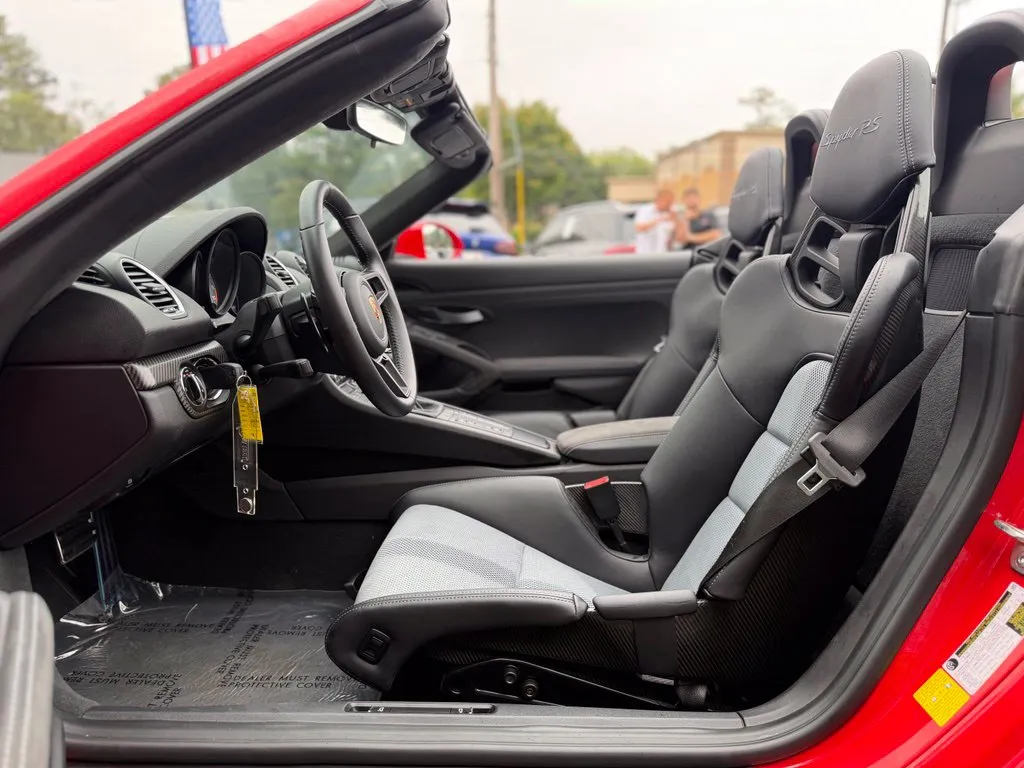 Porsche 718 Spyder photo 25